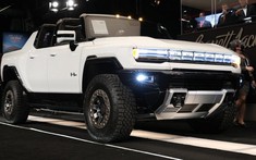 Bán tải điện GMC Hummer EV Edition 1 mã VIN 001 được bán đấu giá 2,5 triệu USD