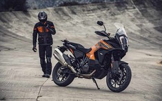 KTM có thể phát triển phiên bản giá rẻ cho xe việt dã 1290 Super Adventure, ra mắt trong năm nay