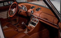 Lada VAZ 2101 cổ điển hóa thành "xe đẳng cấp" nhờ nội thất độ cực sang trọng