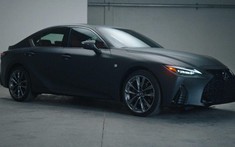 Lexus IS Wax Edition - Bản xe độc nhất vô nhị với máy chơi đĩa nhạc vinyl trong nội thất