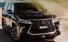 "Chuyên cơ mặt đất" Lexus LX570 S 2021 trình làng, giá chỉ bằng một nửa so với xe tại Việt Nam