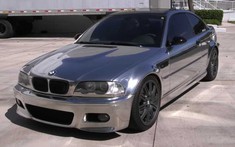 Lớp sơn crôm sáng bóng như gương của chiếc BMW M3 này hoàn toàn có thể "bóc được"
