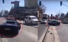 Video: Thể hiện khi đi từ cửa hàng rửa xe ra đường, người lái siêu xe Ferrari 458 nhận cái kết "đắng"