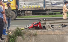 Video: Xe máy sang đường thiếu quan sát, va chạm với ô tô tải khiến 2 chị em thương vong ở Hà Nam