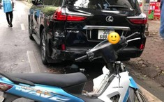 Nam shipper tông xe máy vào "chuyên cơ mặt đất" Lexus LX570 trên đường Hà Nội