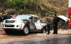 Sơn La: Xe khách tông liên hoàn 2 chiếc ô tô khiến 4 người bị thương