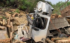 Thanh Hóa: Ô tô tải chở keo đâm vào ta-luy dương, 7 người tử vong thương tâm