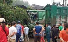 Video: Xe đầu kéo ôm cua ẩu, "vả" trúng đầu xe ben trên quốc lộ 70