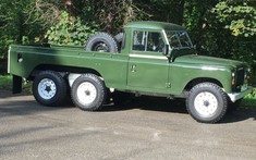 Ra đời cách đây hơn 30 năm, chiếc bán tải Land Rover 6x6 1981 này vẫn có giá bán tiền tỷ