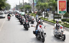 Dàn xe Harley-Davidson đón dâu hoành tráng với Ford F-150 hộ tống