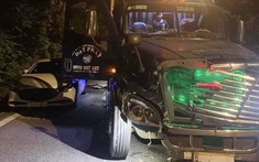 Mazda hư hỏng nặng sau va chạm với xe container trên đèo Bảo Lộc