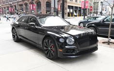 Hậu ly hôn với Lệ Quyên, doanh nhân Đức Huy vẫn chọn mua xe Bentley Flying Spur đắt tiền