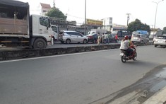 Tai nạn liên hoàn giữa xe khách, xe tải và 3 ô tô khiến giao thông Quốc lộ 1A gặp khó khăn