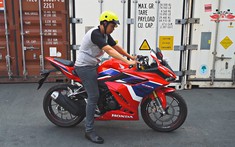 Honda CBR150R 2021 chính thức đặt chân tới Việt Nam cùng thiết kế ống xả "vô duyên" như Winner X