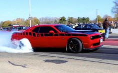Khâm phục cụ ông 80 tuổi vẫn đua drag bằng Dodge Challenger Hellcat như "trai trẻ"