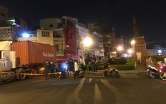 Quận 5: Xe máy va chạm với xe container ngay tại vòng xoay, 1 người tử vong