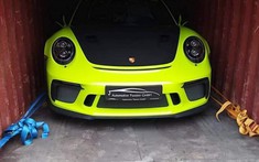 Siêu xe Porsche 911 GT3 RS với tông màu xanh lá cùng gói Weisach Package độc nhất về Việt Nam