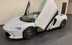 McLaren GT lần đầu đặt chân đến Việt Nam, các đại gia chơi golf quá an tâm với sức chứa hành lý của xe