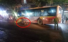Hà Nội: Va quẹt với xe buýt, nam thanh niên điều khiển xe máy tử vong tại chỗ