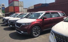 Kia Sedona 2021 cập cảng Việt với số lượng lớn, nhiều khả năng là xe chính hãng