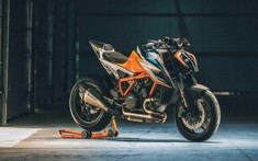 Super naked KTM 1290 Super Duke RR 2021 chính thức ra mắt và mạnh mẽ hơn bao giờ hết