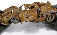 Theo dõi quá trình phục chế cực công phu một mô hình Ferrari LaFerrari tàn tạ