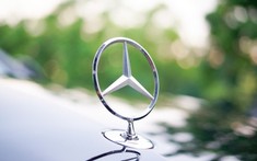 Logo Mercedes: Ngôi sao ba cánh và giấc mơ chinh phục từ mặt đất, biển đến bầu trời