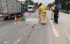 Video: Thanh niên nằm giữa quốc lộ 5 sau tai nạn giao thông, bị xe container cán trúng