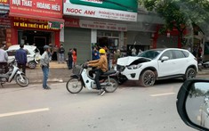 Video: Đang đỗ bên lề đường, Kia Morning bị SUV 5 chỗ Mazda CX-5 tông văng lên vỉa hè tại Thái Nguyên