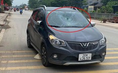 Video: Bị ô tô VinFast Fadil tông văng, người phụ nữ đi xe đạp chấn thương nặng