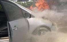 Video: Xe Mitsubishi 7 chỗ bốc cháy như đuốc trên cao tốc Pháp Vân – Cầu Giẽ