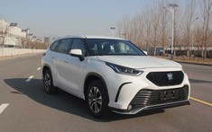 SUV cỡ lớn Toyota Crown Kluger lần đầu tiên lộ diện với thiết kế vay mượn từ Highlander