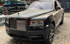 Video: Rolls-Royce Cullinan Black Badge tiếp tục về nước với nội thất màu cam sặc sỡ