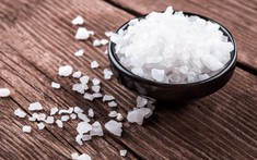Phương pháp dùng muối để hóa giải năng lượng xấu trong nhà