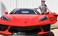 Cụ ông 87 tuổi kiên nhẫn chờ đợi 60 năm để mua chiếc Chevrolet Corvette trong mơ