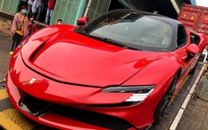 Ferrari SF90 Stradale thứ 3 về nước sở hữu tổng hợp 2 tuỳ chọn của cặp siêu xe về nước trước đó