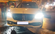 Sài Gòn: Tông vòng xoay ở ngã 5, Mercedes-Benz S-Class bị mắc kẹt tại đây