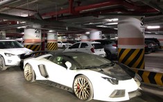Lamborghini Aventador mui trần độ gần nửa tỷ đồng "phủ bụi" dưới hầm đỗ xe khiến nhiều người xót xa