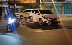 Cần Thơ: VinFast Fadil hư hỏng nặng đầu xe sau khi tông dải phân cách giữa đường