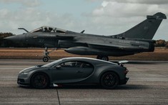 Theo dõi cuộc đua drag giữa Bugatti Chiron Sport và máy bay phản lực mạnh 5.646 mã lực