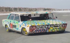 Theo dõi người Nga hàn 2 chiếc Lada thành 1 để tạo xe "widebody" đẳng cấp mới