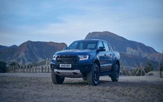 Ford Ranger Raptor Special Edition ra mắt ăn mừng vượt mặt Toyota Hilux