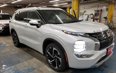 Ảnh thực tế Mitsubishi Outlander thế hệ mới tại đại lý: Quá đẹp, thay đổi đáng giá để thách thức CR-V, CX-5