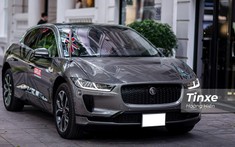 Bắt gặp xe điện Jaguar i-Pace đầu tiên tại Việt Nam lăn bánh trên phố