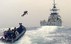 Trang bị này cho phép người lính bay trên biển như siêu anh hùng Người Sắt