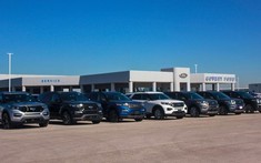 Bí mật bán súng cho khách, 2 nhân viên của đại lý ô tô Ford bị bắt giữ