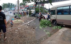 Hãi hùng với video quay cảnh ô tô khách vượt đèn đỏ, tông xe máy khiến 2 vợ chồng thương vong tại Bình Dương