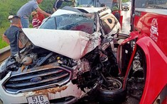 Bình Phước: Xe khách vượt ẩu, gây tai nạn liên hoàn khiến chiếc ô tô con Ford EcoSport bẹp dúm