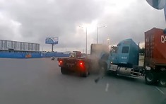 Video: Xe container toác đầu trong vụ tai nạn tại Hải Phòng