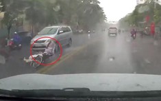 Video: Nữ sinh viên đi xe máy sang đường, bị ô tô Toyota Innova tông tử vong tại Hải Phòng